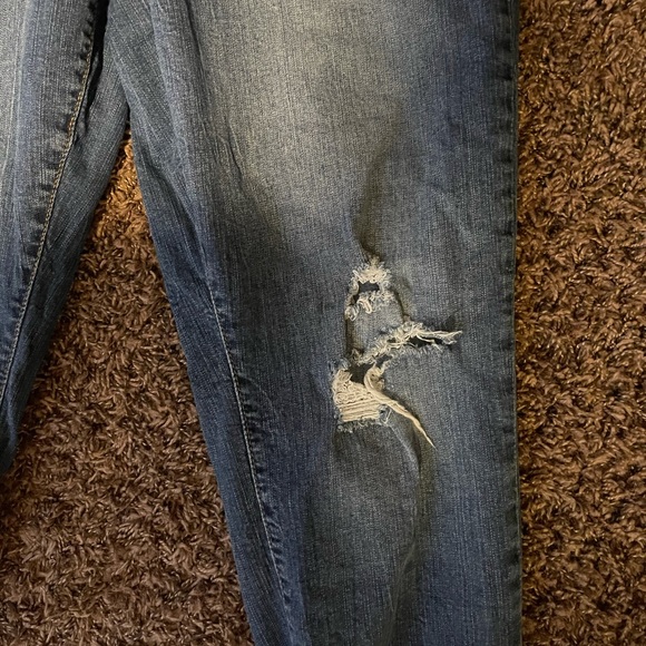 Distressed Girlfriend Jeans - Picture 4 of 7